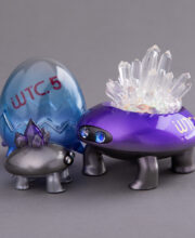 オークションNo.3「WTC５記念クリスタートル親子（赤紫）」EGG company